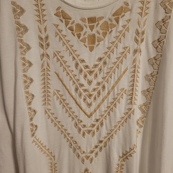 Jessica Simpson Cap Sleeve Top Open Split Back and Hobo Embroidered Front - Picture 2 of 4